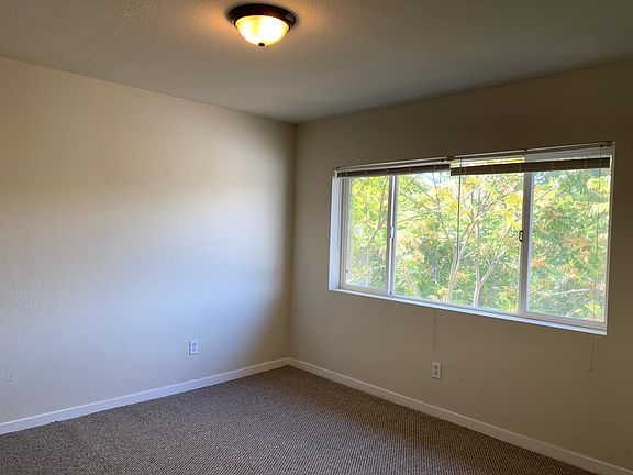 4th image of 582 Barretta St APT B