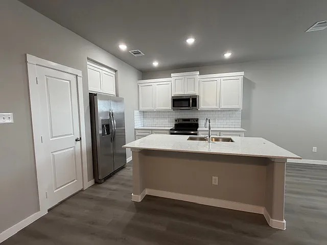 3 bed, 1381 sqft, $1,850 — Photo 3