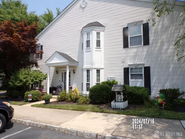 401 Harvest Ln, South Brunswick, NJ 08852