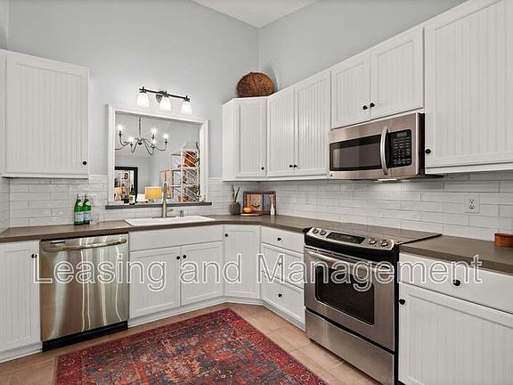 4th image of 3259 Walter Dr