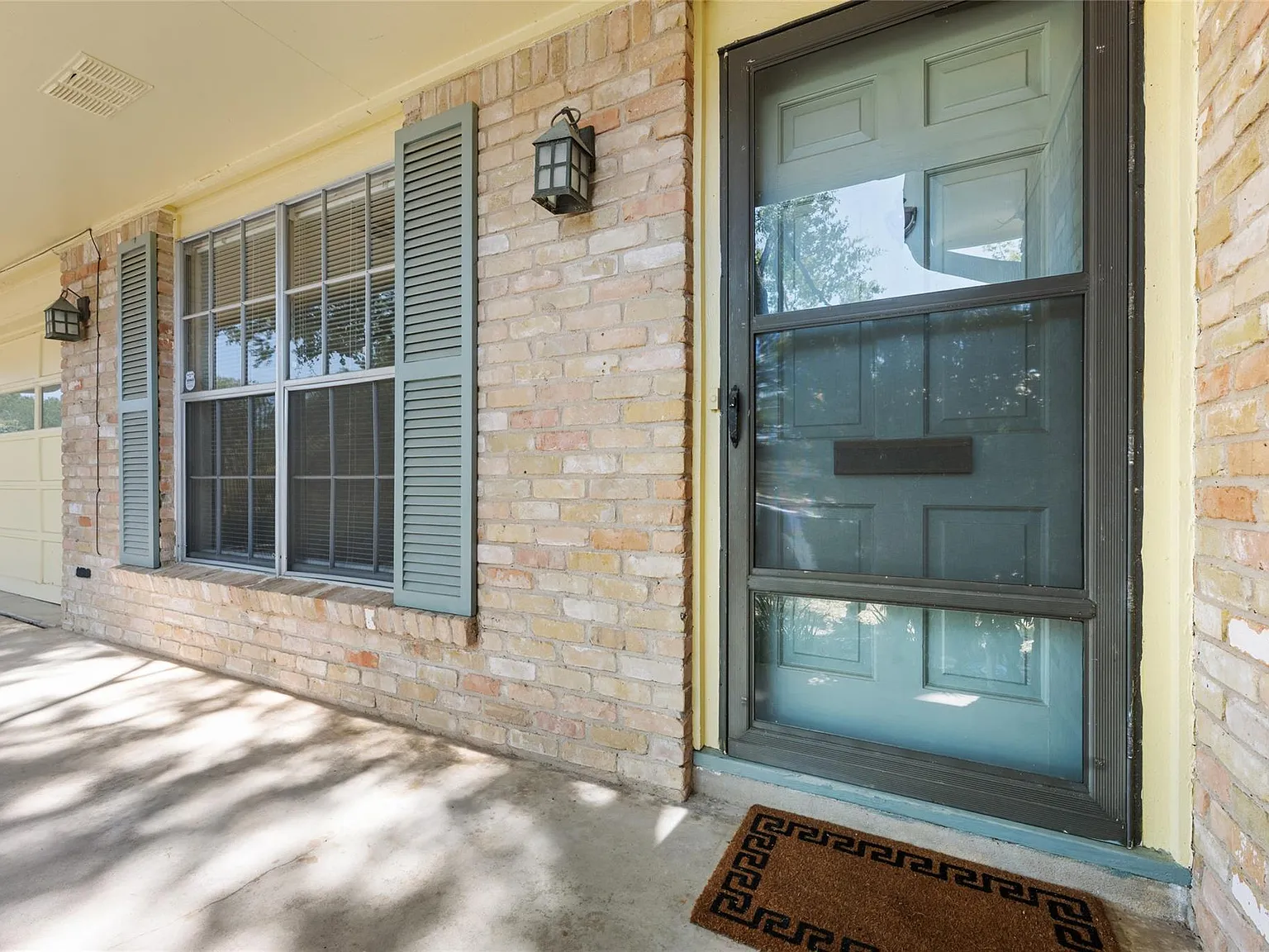 3 bed, 2.0 bath, 1572 sqft, $2,600 — Photo 4