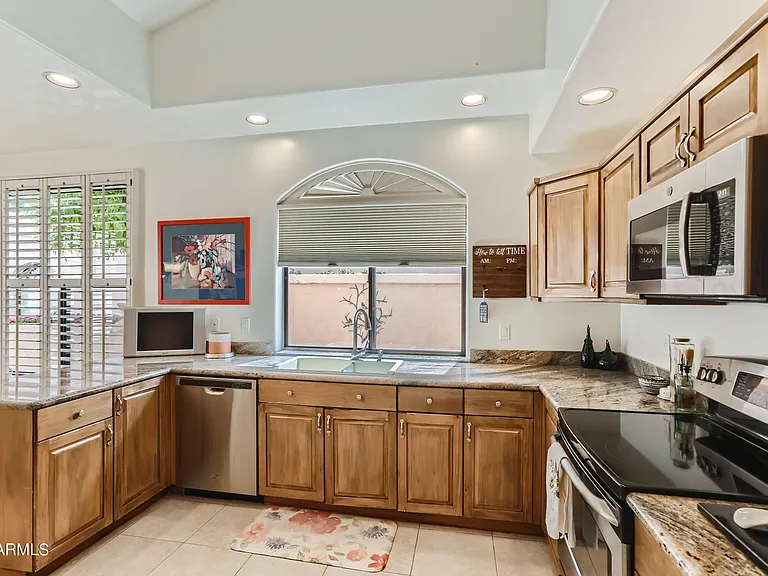 10058 E Cinnabar Ave — Photo 5