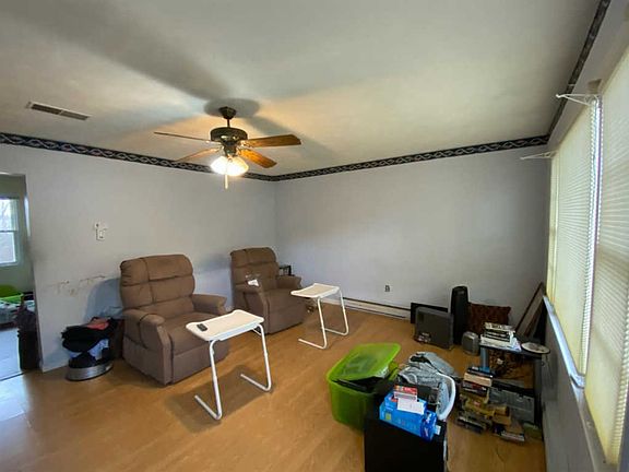 4th image of 119 Bolton Ave