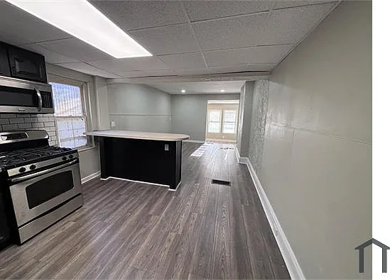 1636 E State St #1 — Photo 7