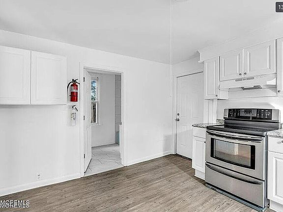 3rd image of 1327 10th Ave #A