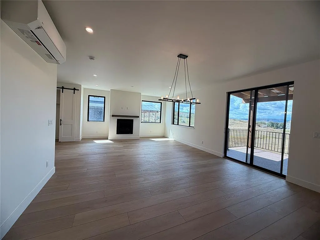 4 bed, 2236 sqft, $6,500 — Photo 4