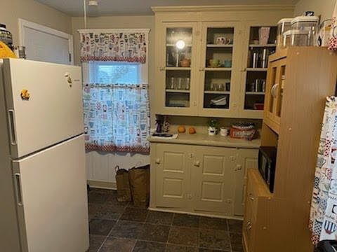 3rd image of 127 Condon Ave