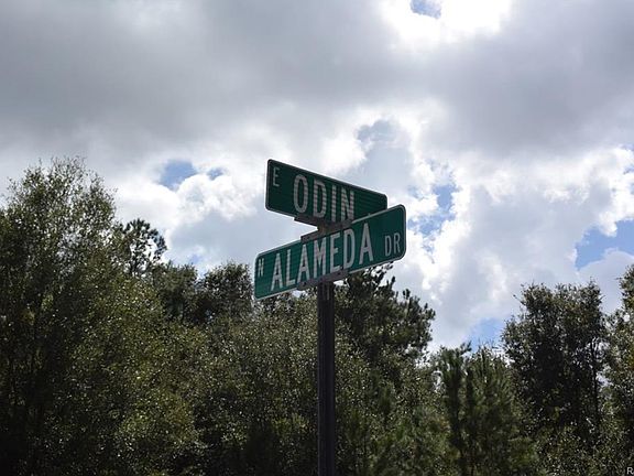 4th image of 8782 N Alameda Dr