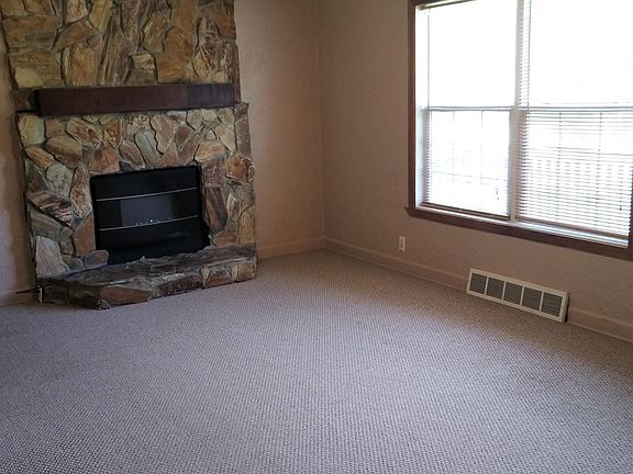 3rd image of 625 Loves Park Dr