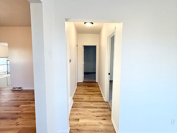 4th image of 1115 Scott Ave