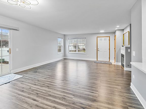 5th image of 921 Garden Ln #921