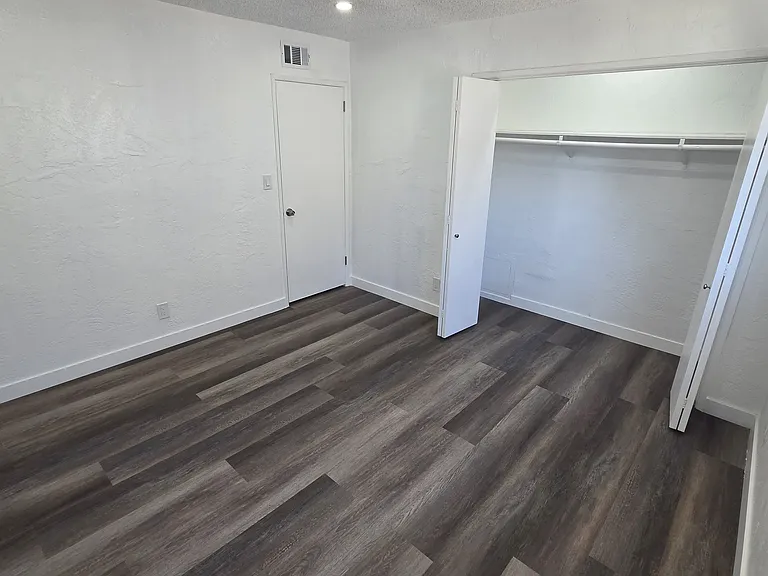 25832 Cypress St — Photo 11