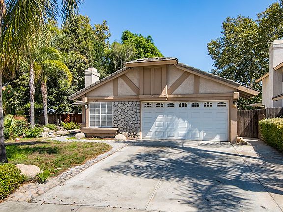 2nd image of 2425 Sherwood Ln