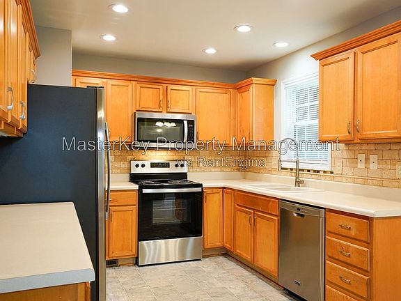 4th image of 1008 Knighthood Ln