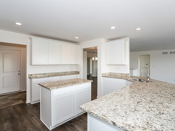 3rd image of 832 Waterton Dr