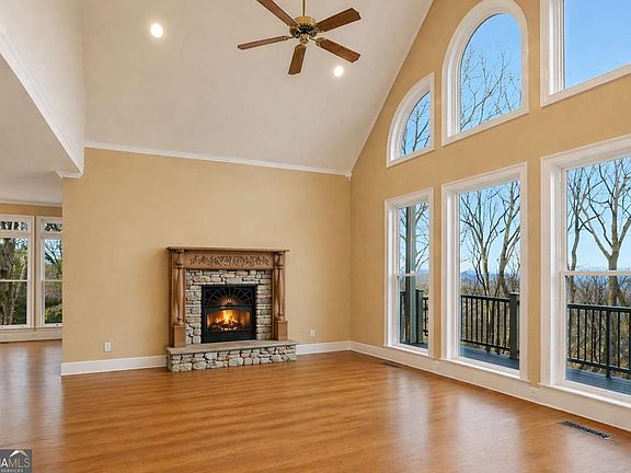 3rd image of 352 Sanderlin Mountain Dr