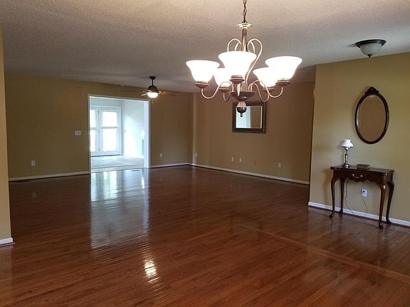 4th image of 1806 Southcliff Dr