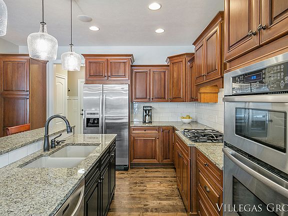 3rd image of 4069 E Gables Ct NE