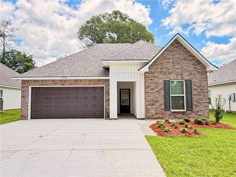 43526 McLain Ln — Photo 1