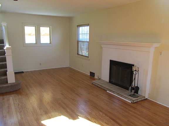 5th image of 531 Edgewater Dr