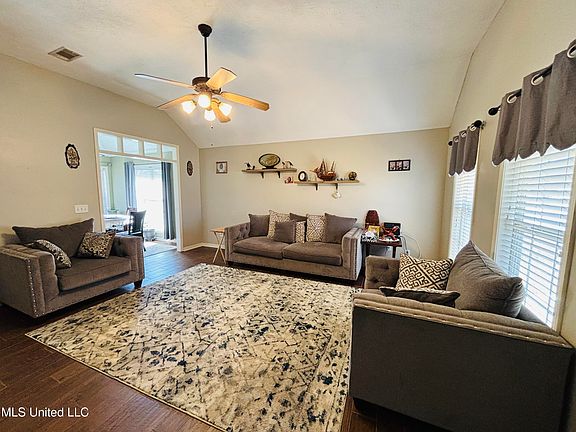 3rd image of 100 Magnolia Way