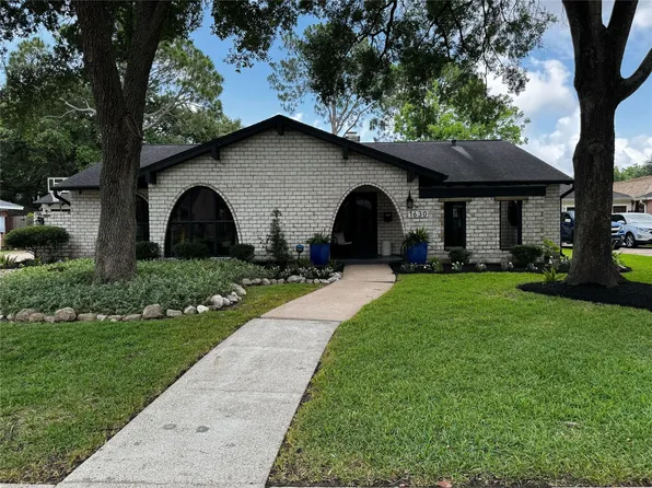 1630 Bowline Rd, Houston, TX 77062