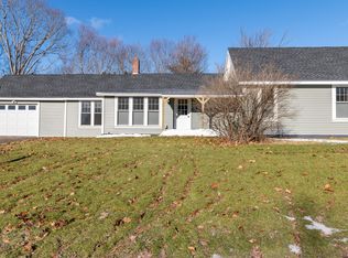 12 Middlesex Rd, Topsham, ME 04086