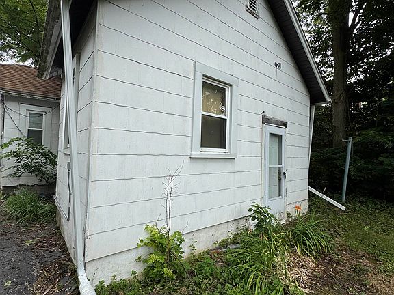 4th image of 2957 Mackin Rd