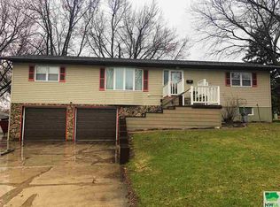 605 3rd St SE, Orange City, IA 51041