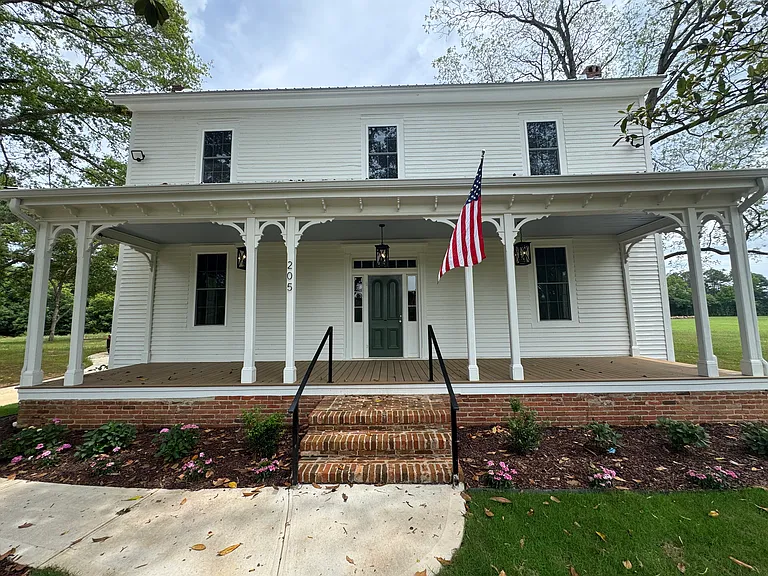 205 Railroad Rd — Photo 1