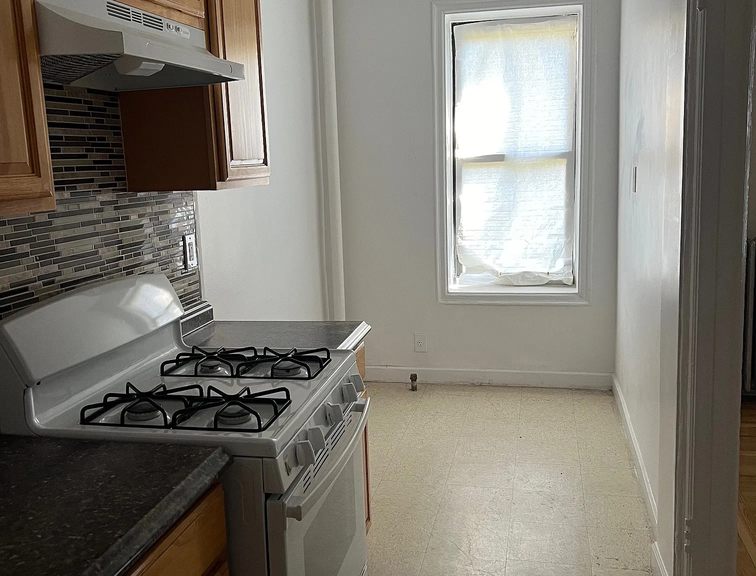Studio, 650 sqft, $1,595 — Photo 3