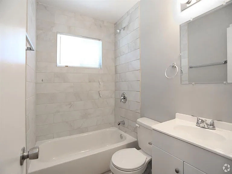Melrose Place Apartments — Photo 9