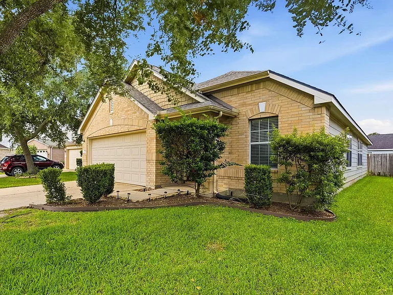 7719 Serene Wood Ln — Photo 3