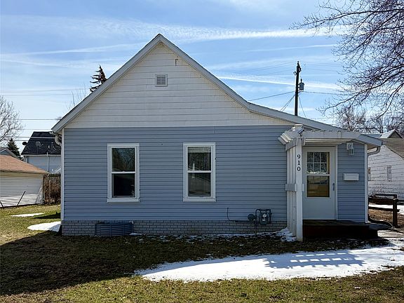 3rd image of 910 E Marion St