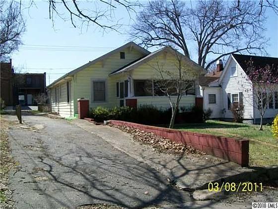 1st image of 115 W Washington Ave