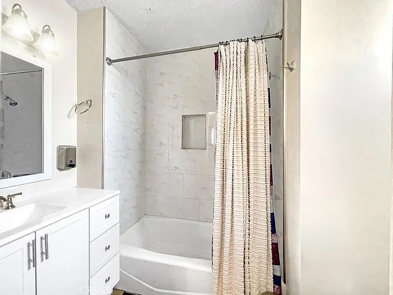 4084 W 137th St #B — Photo 7