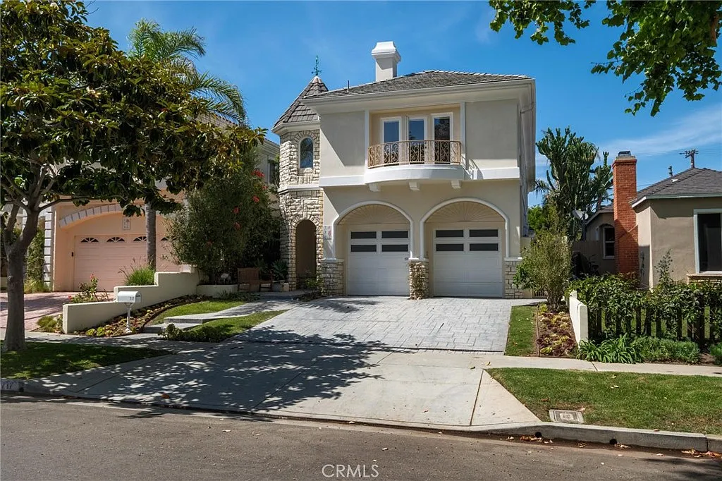 5 bed, 3700 sqft, $10,900 — Photo 1