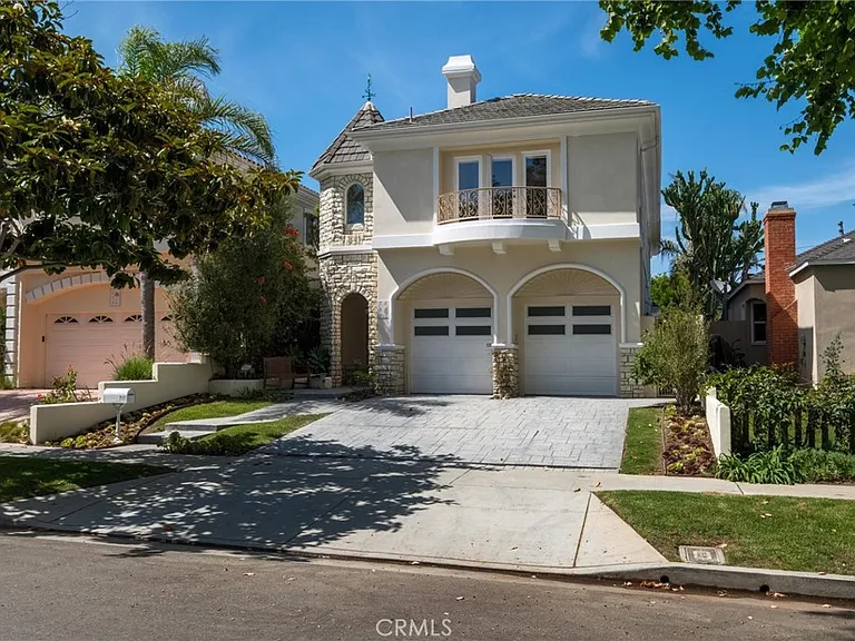 717 Avenue A — Photo 1
