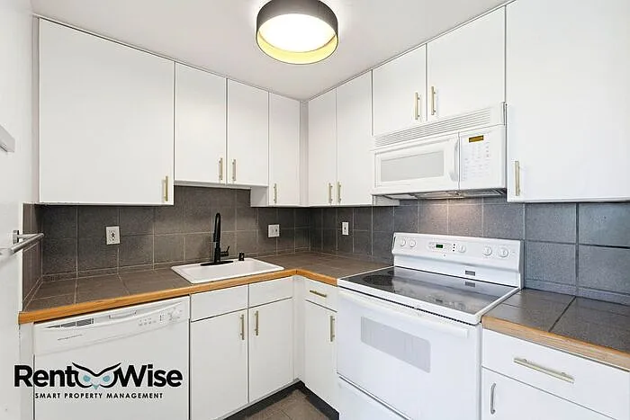 68 McCoppin St #7 — Photo 8