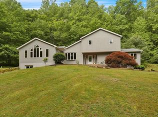 19 Chickadee Ln, Hereford, PA 18056