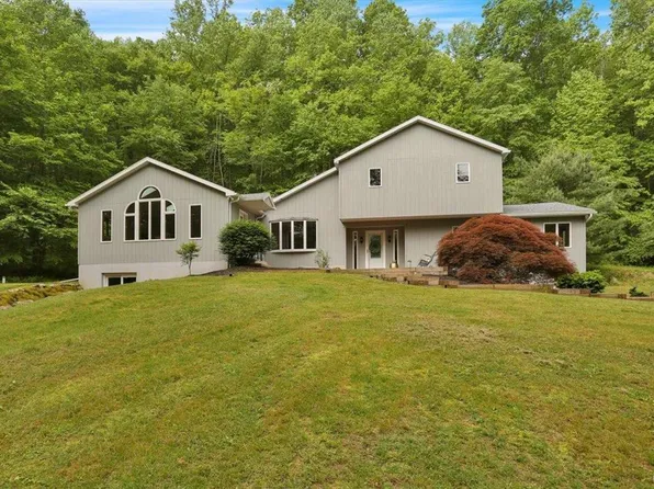 19 Chickadee Ln, Hereford, PA 18056