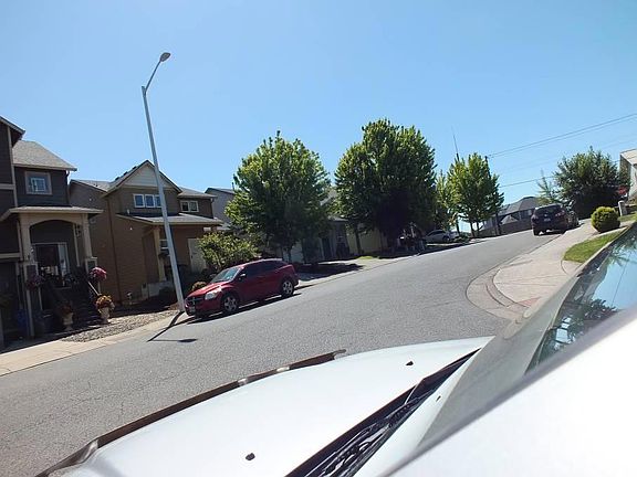 5th image of 808 Crouchen St NW
