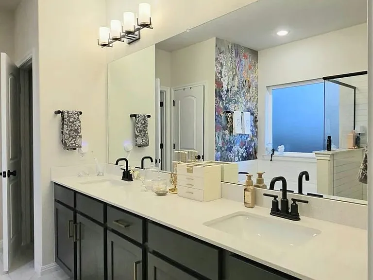221 Travis Ln — Photo 13