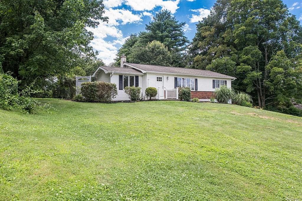 18 Horseshoe Drive Drive, Poughkeepsie, NY 12603 Zillow