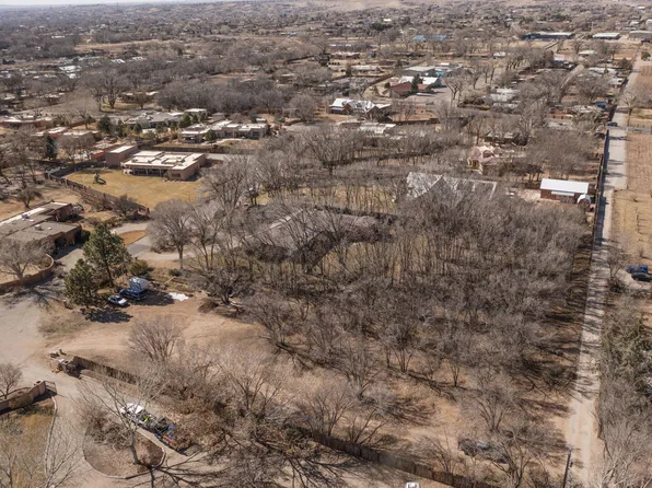 16 Manzano Rd, Corrales, NM 87048