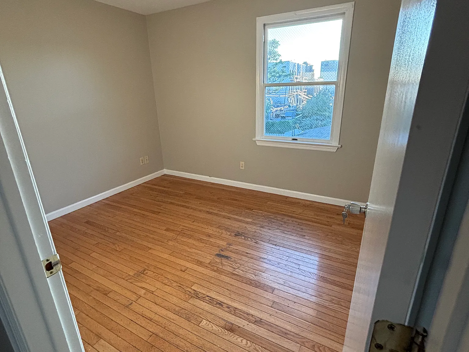 4 bed, 1200 sqft, $3,600 — Photo 4