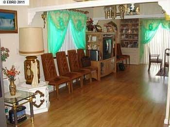 3rd image of 2215 Costa Ave