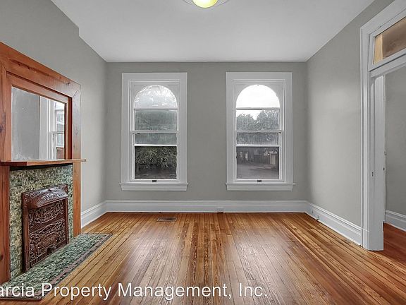 2nd image of 2927 Magnolia Ave