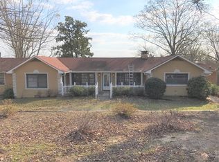 665 Pine Ln, Warm Springs, GA 31830