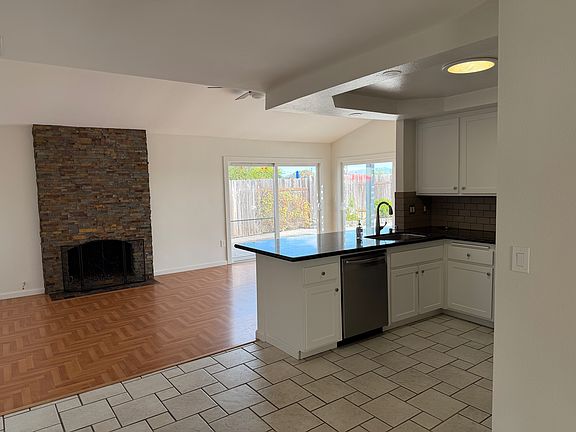 3rd image of 3913 Daisy Pl